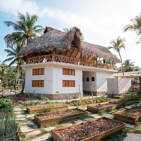 Leisy'S Garden Hostel & Rooms Samana Exterior photo
