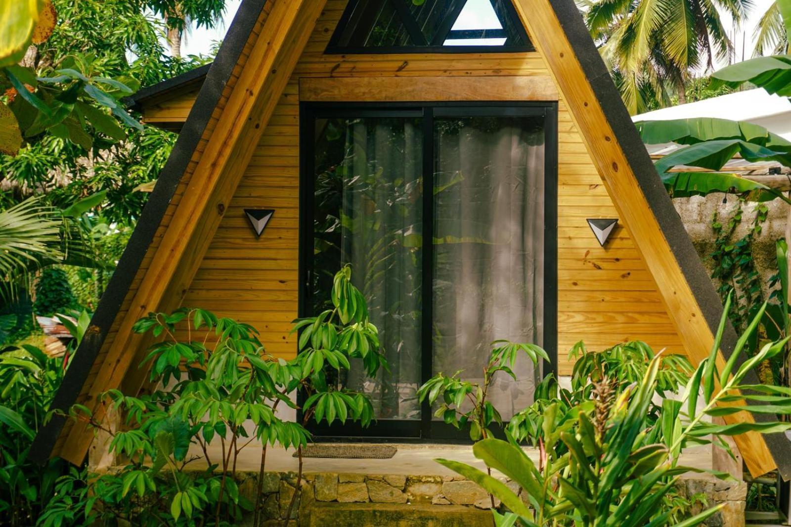 Leisy'S Garden Hostel & Rooms Samana Exterior photo