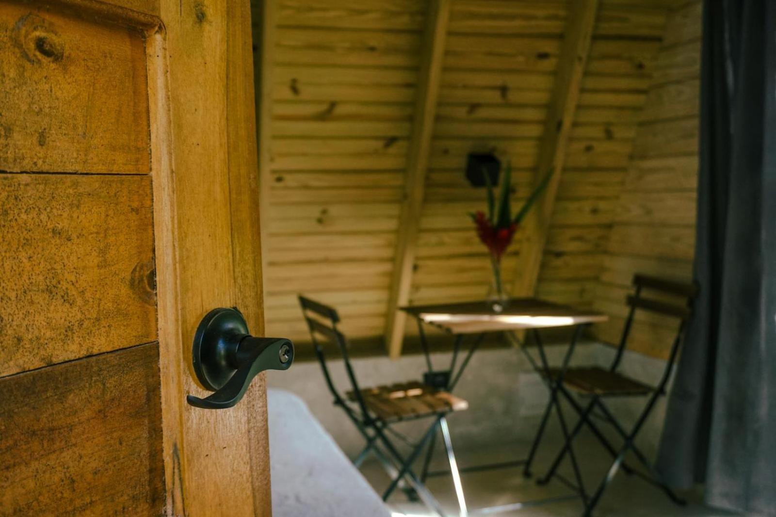 Leisy'S Garden Hostel & Rooms Samana Exterior photo