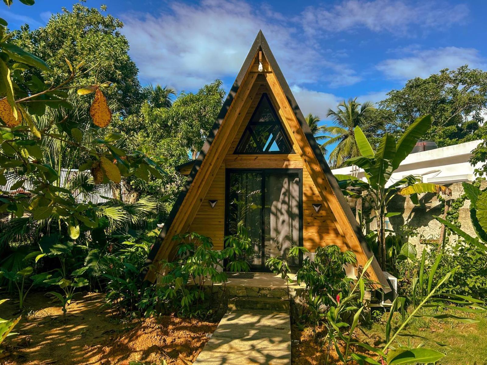 Leisy'S Garden Hostel & Rooms Samana Exterior photo
