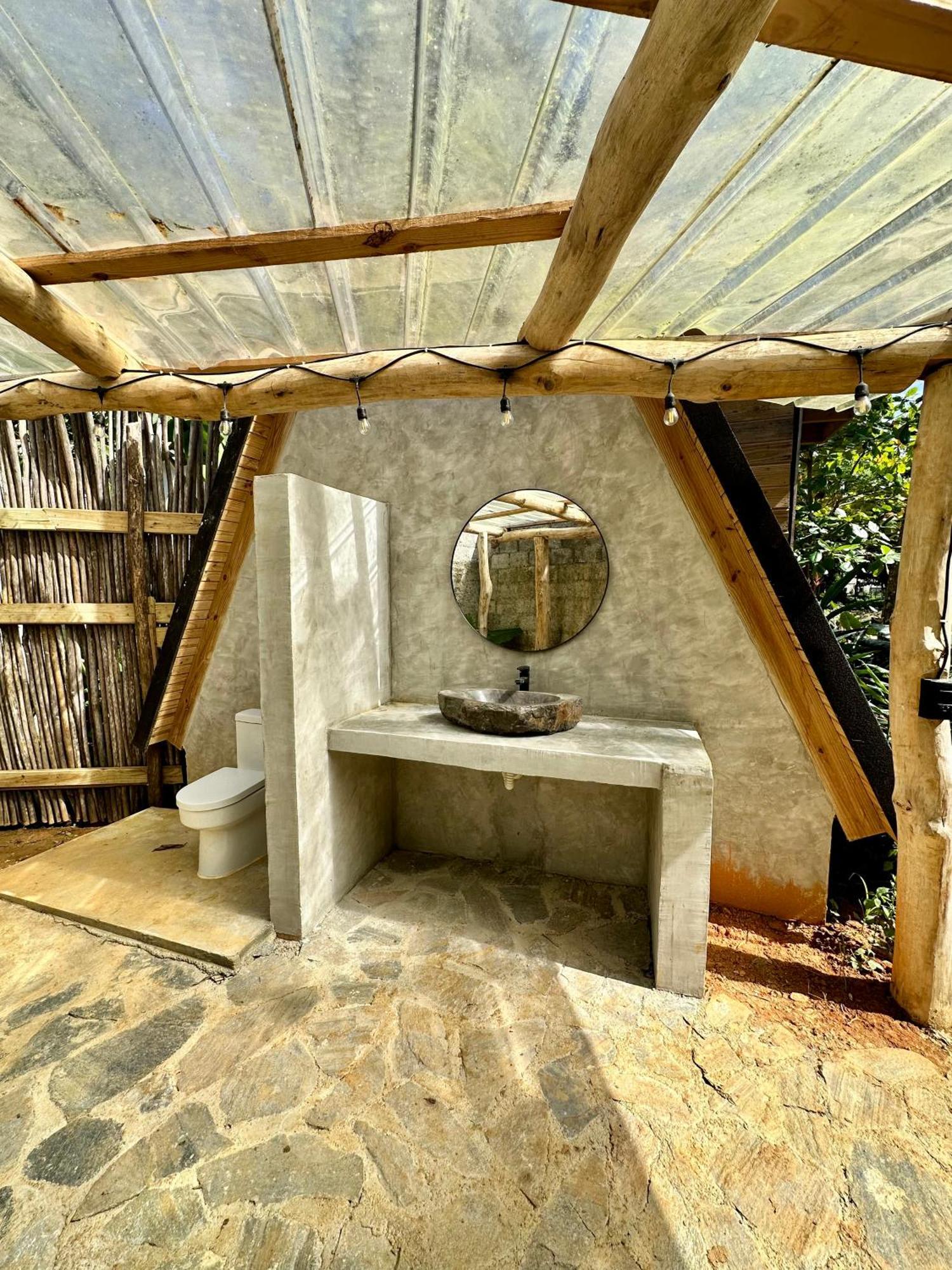 Leisy'S Garden Hostel & Rooms Samana Exterior photo