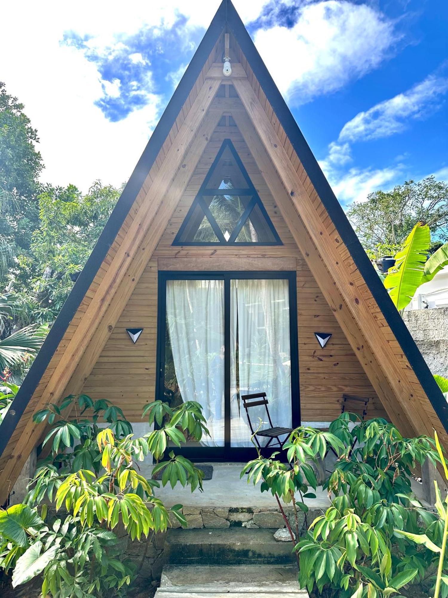 Leisy'S Garden Hostel & Rooms Samana Exterior photo